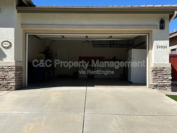 3rd image of 30934 Crystalaire Dr
