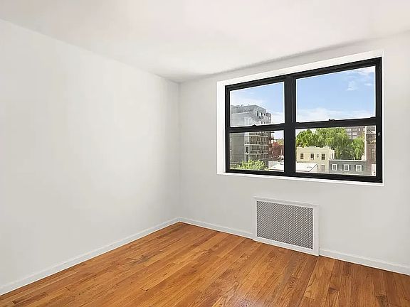5th image of 10-44 47th Ave #3