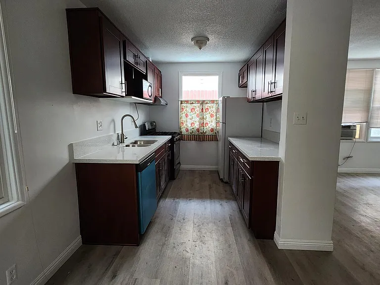 4848 Elmwood Ave #3 — Photo 3