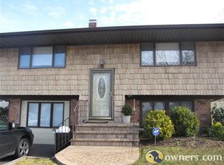 351 Magnolia Dr, Selden, NY 11784