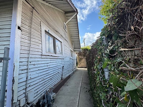5th image of 5077 Huntington Dr N