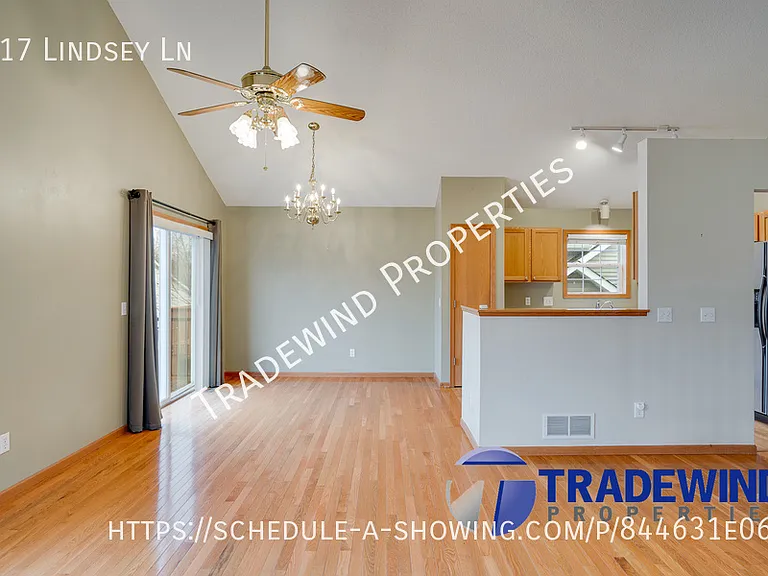 917 Lindsey Ln — Photo 5