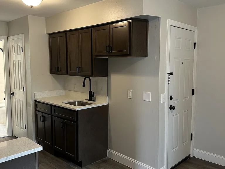 411 Boulevard St — Photo 3