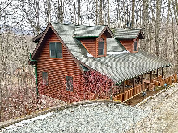 2nd image of 113 Vixen Den Dr