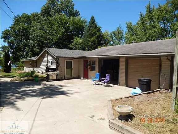 4th image of 8421 Willow Dr