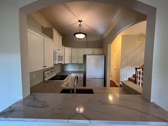 4th image of 2210 Elizabeth Ave #1