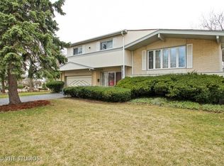 9932 N Huber Ln, Niles, IL 60714