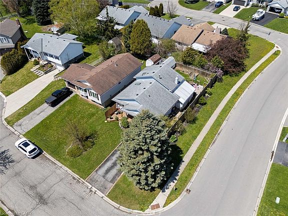 4th image of 2 Hampton Ct