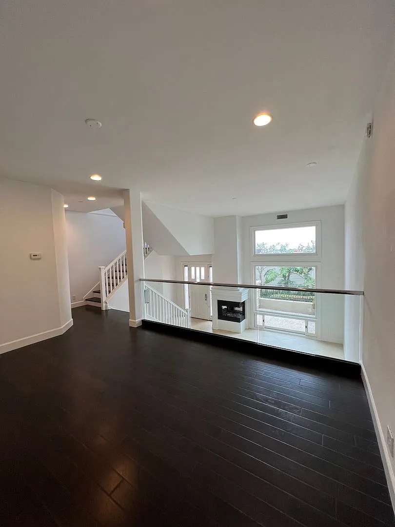 HB Coastal Executive Home 2bed 2.5 bath with Ocean Views — Photo 4
