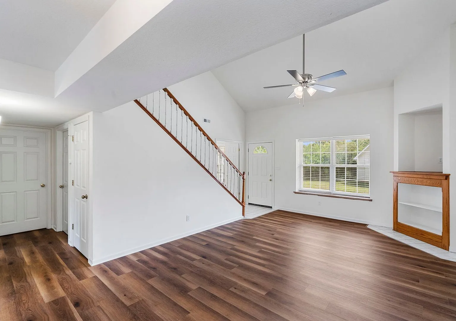 1725-1727 Louise Cir. — Photo 3