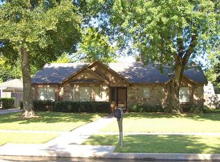 15902 Lakeview Dr, Jersey Village, TX 77040