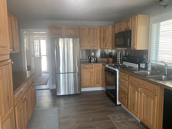 Kitchen, dishwasher, gas stove/range