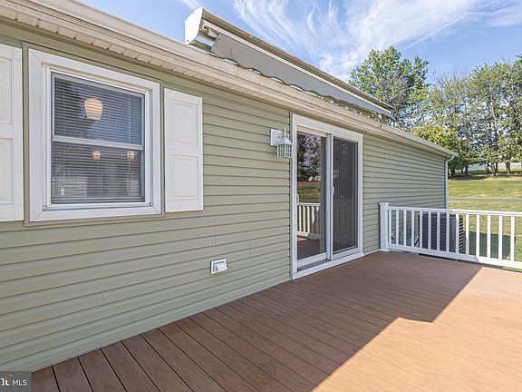 4th image of 1004 Fox Chase Ct