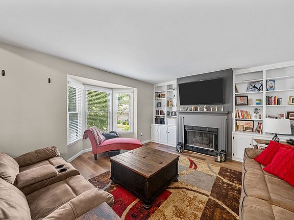 3rd image of 1818 Memorial Dr APT 34