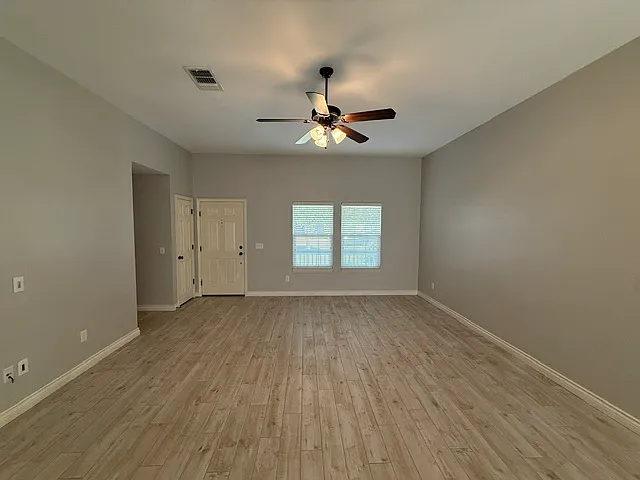 3 bed, 1334 sqft, $1,695 — Photo 3