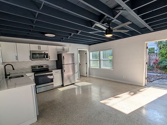4th image of 121 18th Ave N APT 2