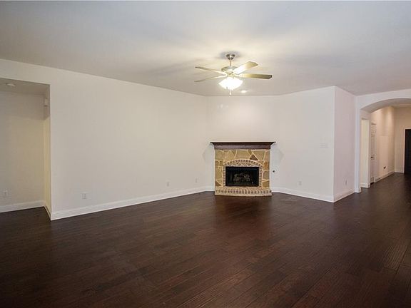 3rd image of 1604 Whistler Dr