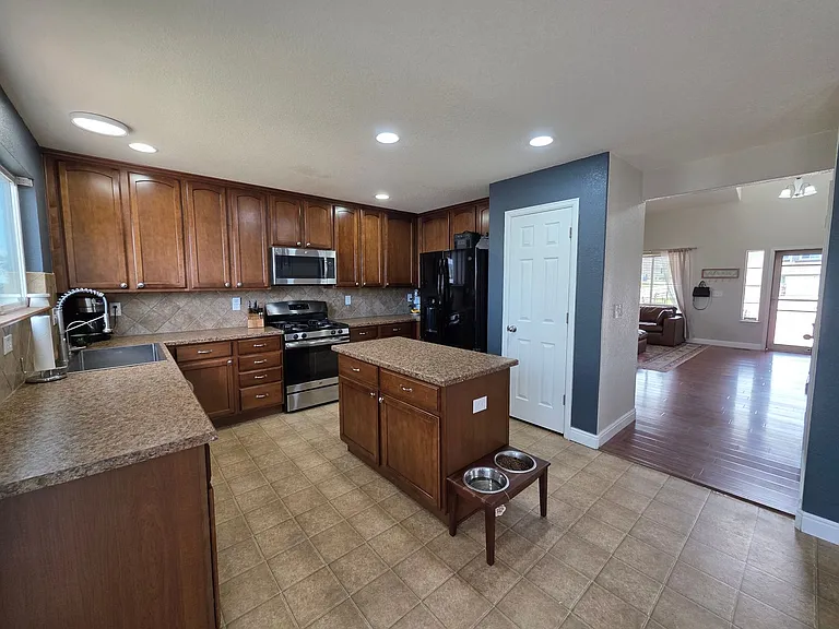 8807 Silver Glen Dr — Photo 4