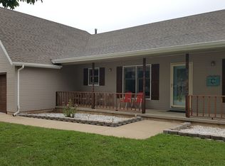 3369 W Tracy Ct, Springfield, MO 65807