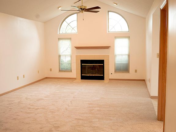 3rd image of 2437 Sportsman Dr