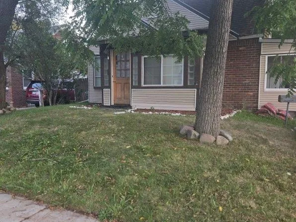16326 Toepfer Dr, Eastpointe, MI 48021