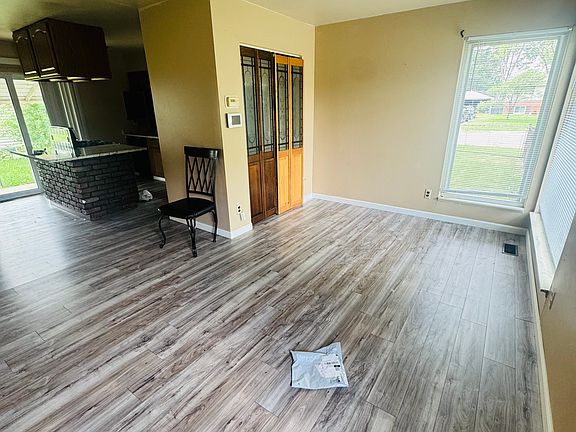 5th image of 34714 Forman Dr