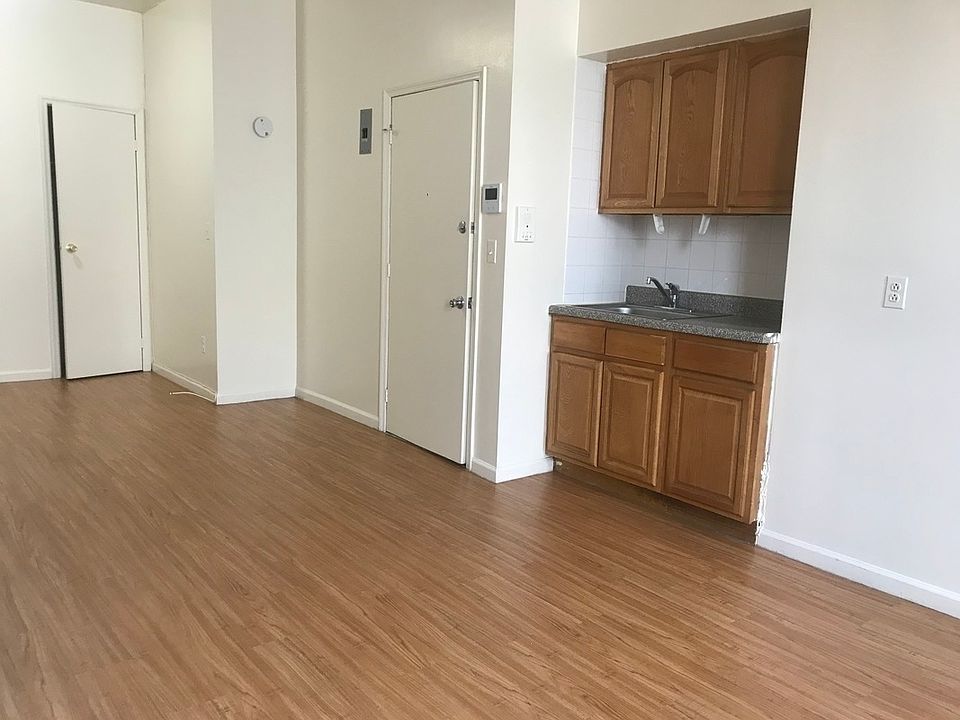 2nd image of 143 Wilson Ave #2LRR