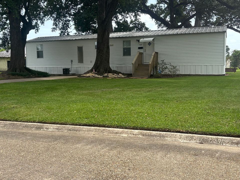 1st image of 621 Goos St