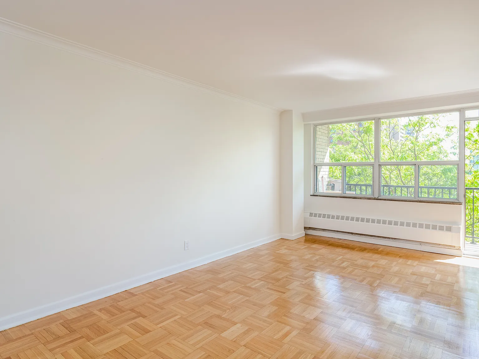 21 Tichester Road Toronto — Photo 3