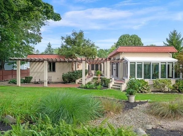 37 Phillips Beach Ave, Swampscott, MA 01907