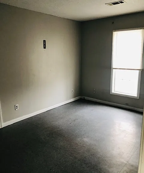 105A W 10th St — Photo 5