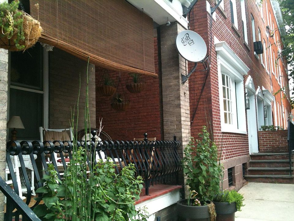 Front porch area. All tentant use.