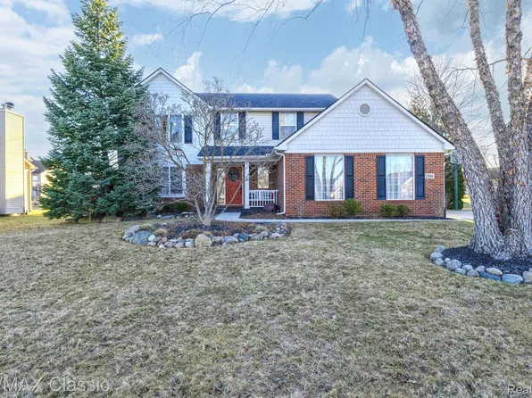 25866 Cobblers Ln, South Lyon, MI 48178