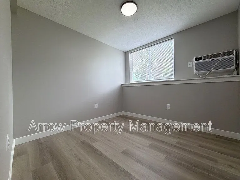 867 N 26th St #101 — Photo 6
