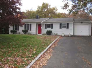 12 Aspen St, Port Jefferson Station, NY 11776