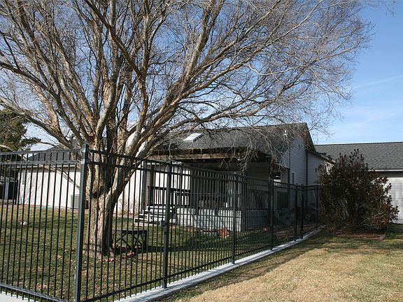 2nd image of 2111 Grandview Dr E