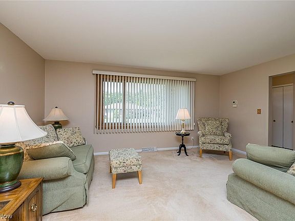 2nd image of 2325 Oaklawn Dr
