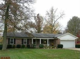 1220 Lockett Ln, Saint Louis, MO