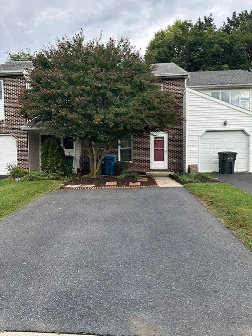 Mechanicsburg School District 2 Bedroom 2 Bathroom Home For Rent — Photo 1