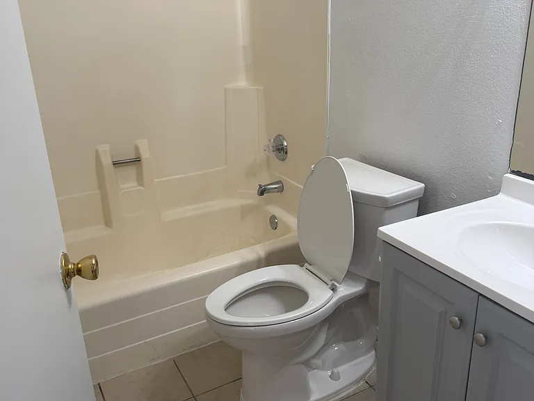 645 W Rio Salado Pkwy #101 — Photo 3