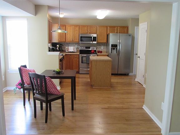 3rd image of 717 Hallwood Farms Dr