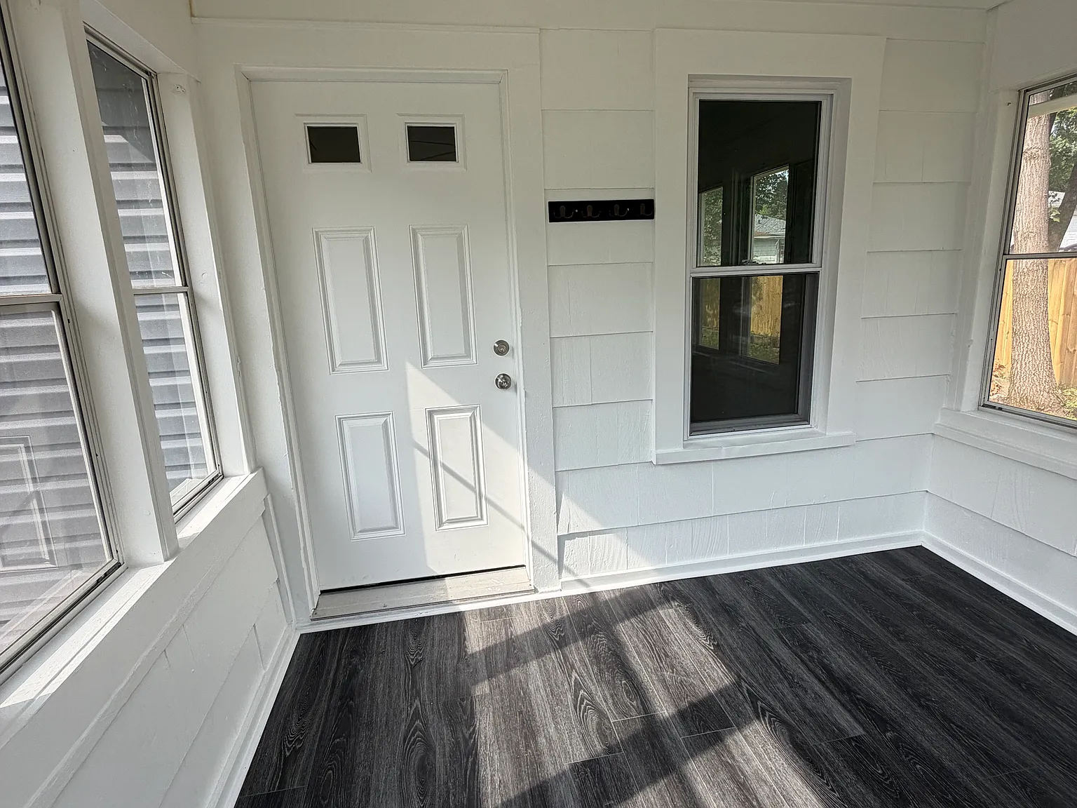 3 bed, 1000 sqft, $2,300 — Photo 3