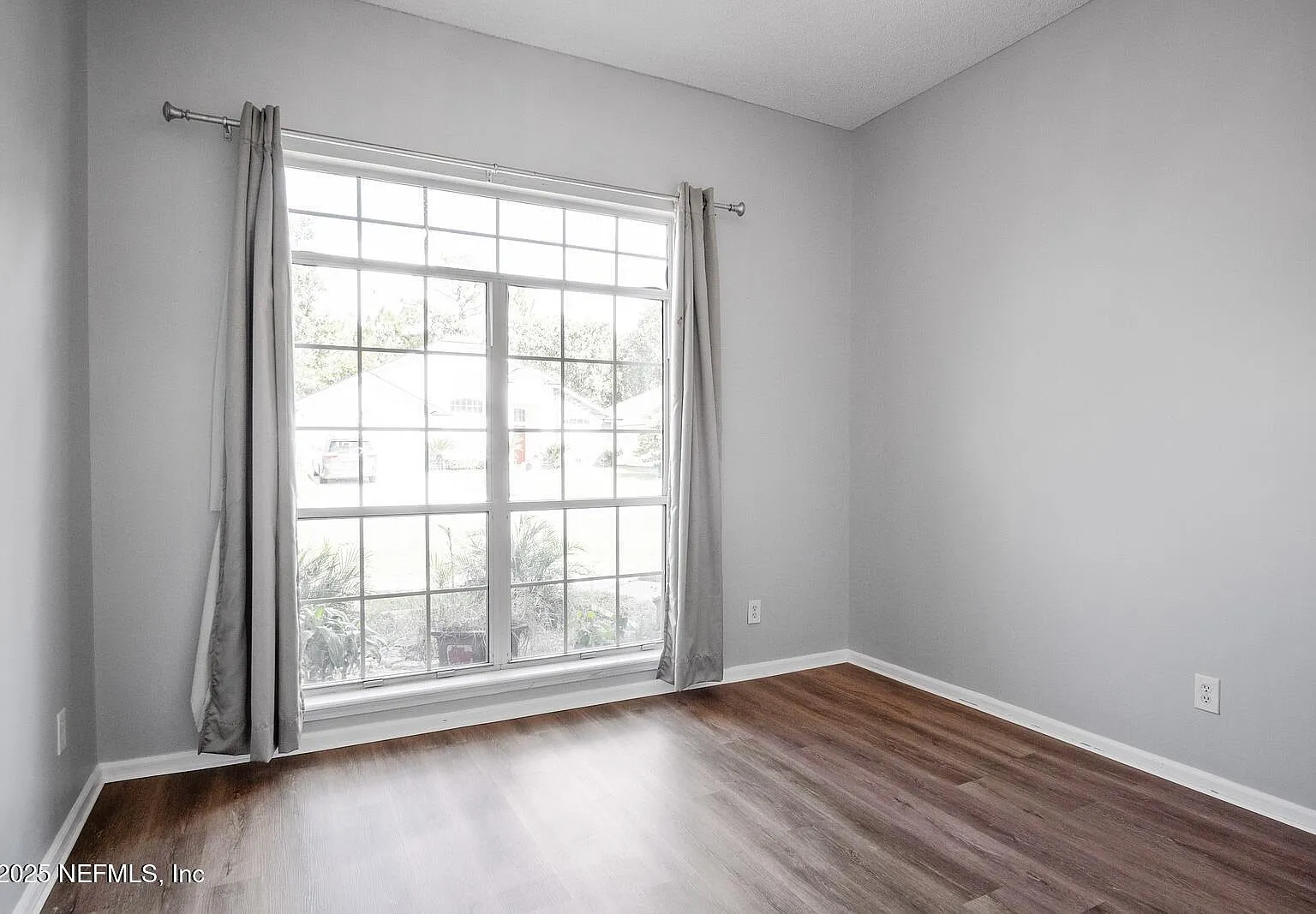 3 bed, 2.0 bath, 1919 sqft, $2,500 — Photo 3