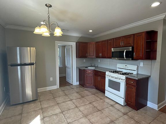 3rd image of 545 Union Ave Floor 2