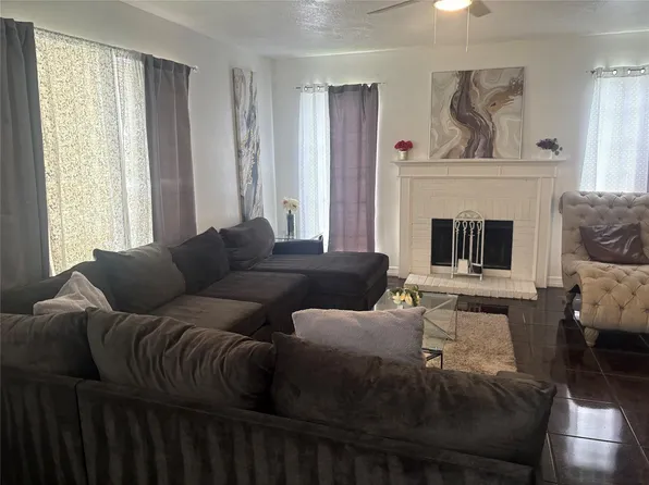 5014 Kleinbrook Dr, Houston, TX 77066