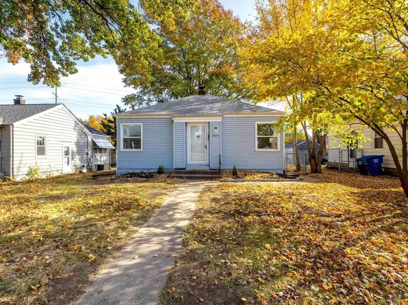2627 Esplanade Ave, Davenport, IA 52803