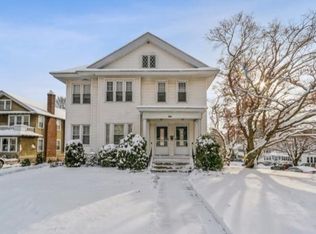 996 Pleasant St #1B, Worcester, MA 01602