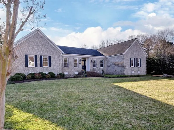 27 Dryden Dr, Poquoson, VA 23662