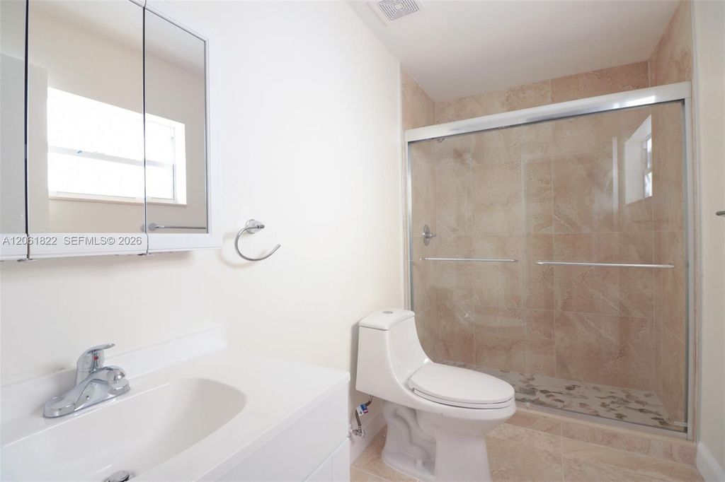 3014 NW 6th St, photo 2