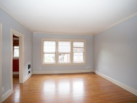 Living Room (Unfurnished)